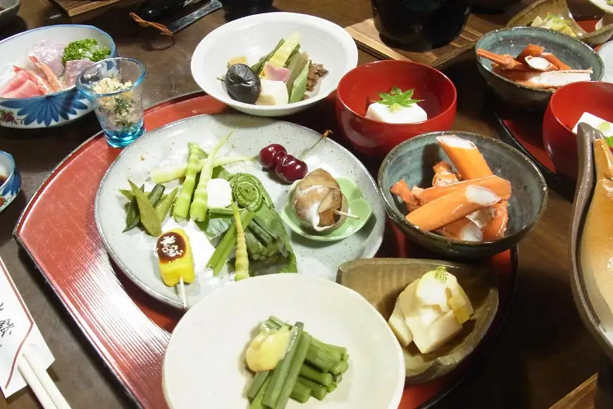 【利用期限なし】大岩館で使える 食事券 3000円分 / 大岩館 / 富山県 上市町 [32280118] 山菜 御膳 料理 旅館