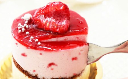 甘酸っぱい♪木苺ムースケーキ『リップショコラ』　北海道新ひだか町のオリジナルケーキ