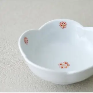 有田焼 花割小梅文様小鉢 2個組【肥前赤絵窯元 鷹巣】有田焼 食器 器 うつわ 和食器 手描き 赤絵 菓子皿 小鉢 ギフト プレゼント bm016