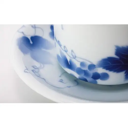 有田焼 ブルーワイナリー ペア珈琲碗皿【深川製磁】食器 器 うつわ 和食器 葡萄 ブドウ コーヒーカップ＆ソーサー コーヒーカップ 伝統工芸 吉祥紋様 染付 2客セット ペアセット aa068