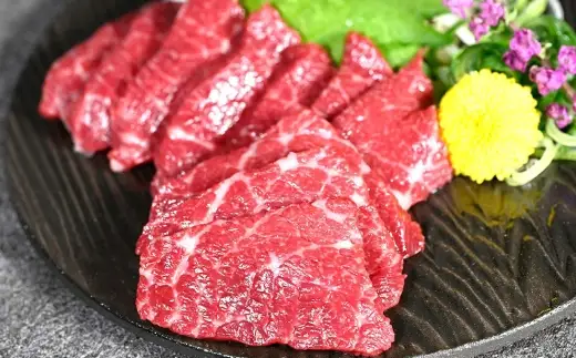＜ R8年熊本地震復興支援 ＞熊本 馬刺し 赤身 ・ 霜降り 各約100gセット 国内肥育 馬肉 ブロック 馬刺 お肉 肉 ニク にく 中トロ 晩酌 おつまみ 醤油付き 生姜付き 冷凍