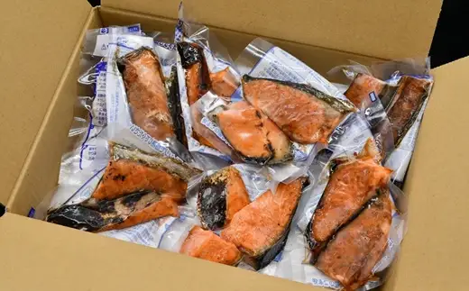 炭火焼き 銀鮭 40g前後×16切れ(切り身の半分 小分け お弁当 鮭 さけ サケ レンジ おかず レトルト 時短)【002382A】