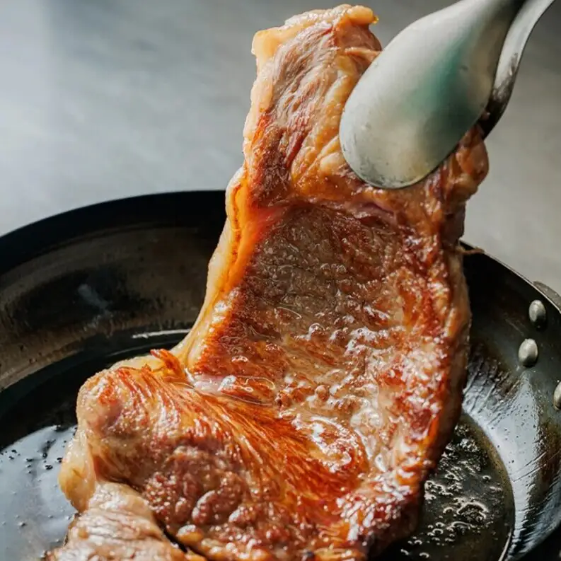 A5ランク 仙台牛 サーロイン 特大ステーキ 1kg (500g×2枚) 仲卸厳選 厚切り はみ出る大きさ 3～4人前 ステーキ肉 和牛 国産 牛肉 贈り物 ギフト プレゼント お歳暮 お正月 クリスマス