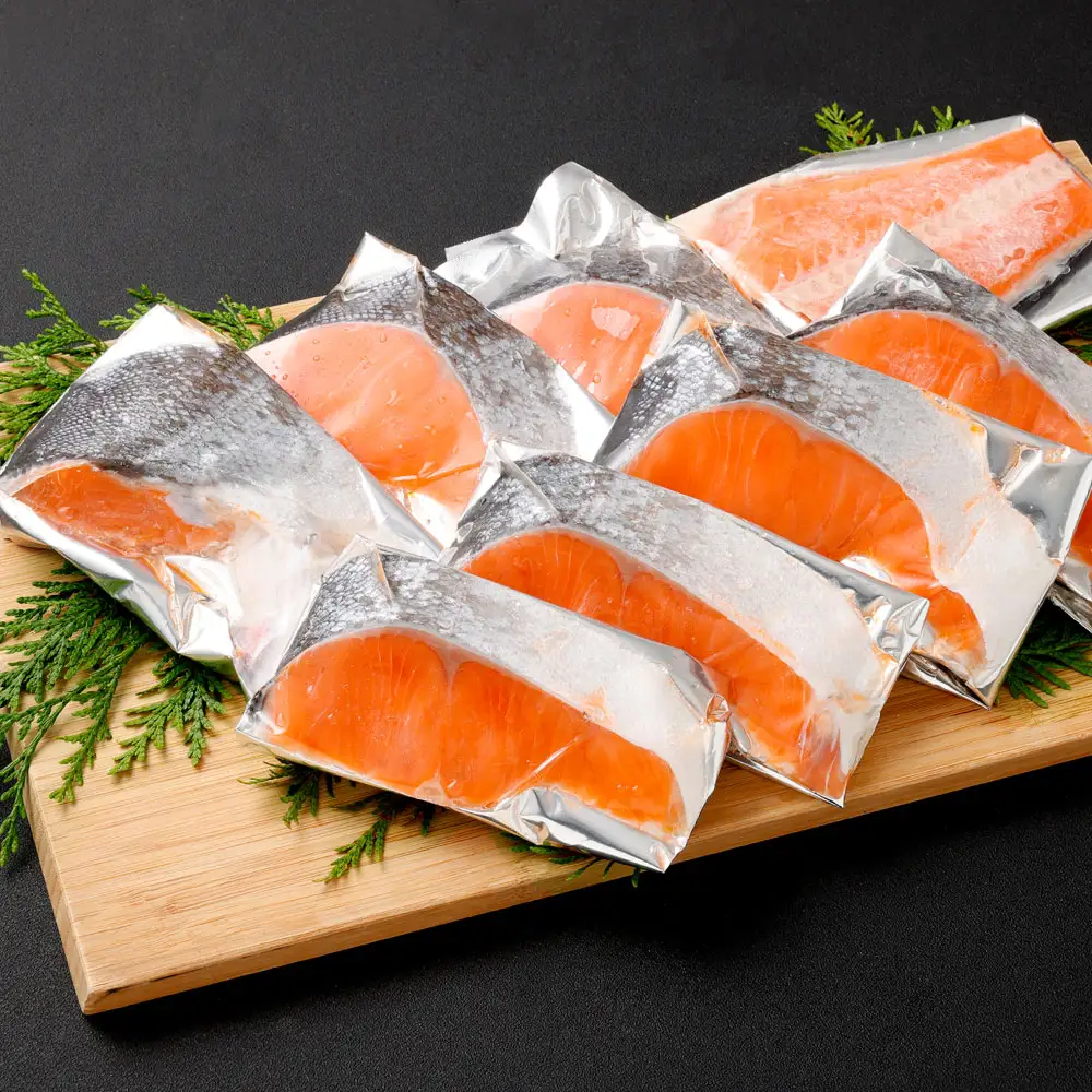 一級品プレミアム BIGサイズ一汐銀鮭切身 厚切り 8袋 （ 約1kg ） 1切ずつ真空個包装 鮭 シャケ 魚介類 海鮮 真空パック おかず おつまみ 晩酌 酒の肴 お惣菜 養殖 チリ産 プレミアムグレード 冷凍