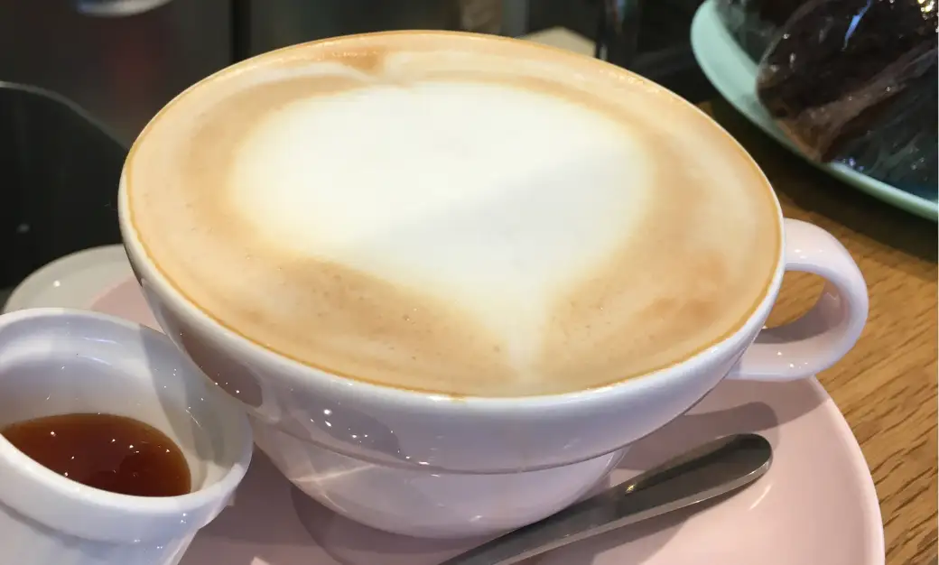 【サンタマリア】手鍋でクツクツ煮出すミルクティー（紅茶）