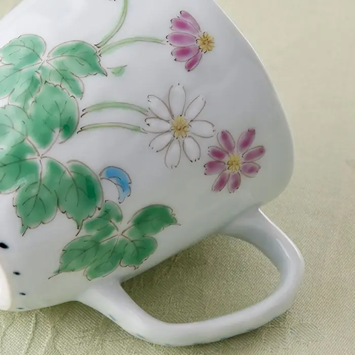 【波佐見焼】色絵ヒメジオン・イワザクラ マグカップ 揃い 食器 皿 【藍水】 [GB15]  波佐見焼