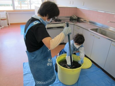 藍染めストール【数量限定】乾燥葉染め（絹）　ならは藍染め会【ギフトラッピング ストール 藍染め 絹】福島県 楢葉町