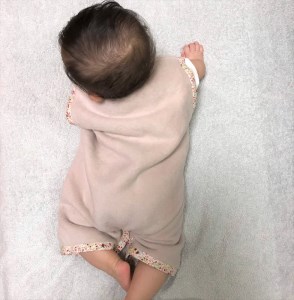 綿毛布スリーパー (Sサイズ) 2way仕様で暖か ベージュピンク×花柄｜ ベビー キッズ sleeper-s [2434]