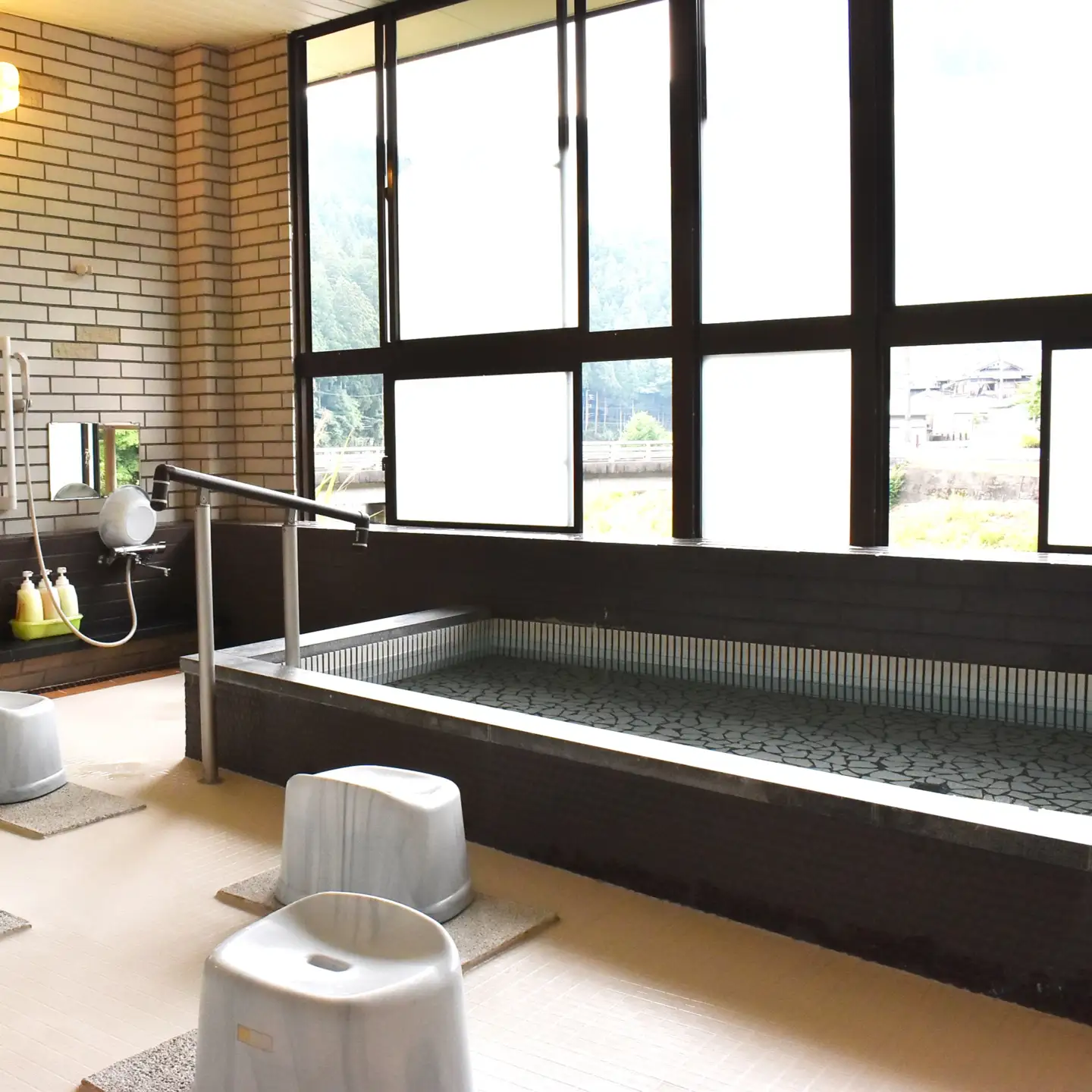 【民宿２・７】１泊２食２名様宿泊券：雄大な鎧岳を一望。最高の景色で優雅な１日を
