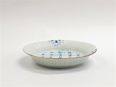 【伊万里焼】染付菊文・七宝文渕彫皿セット 032-H707