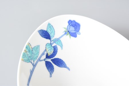 【伊万里焼】薔薇反パスタ皿 赤・青（色選択・どちらか１枚をお届け） 028-H1191