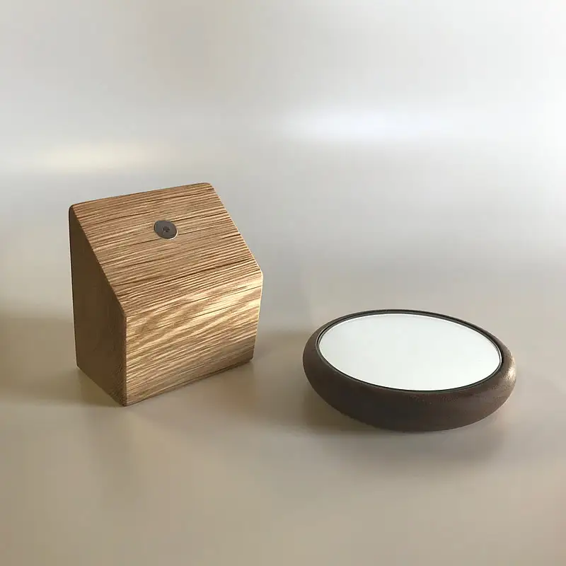 【Face Mirror　ウォールナット材+オーク材】ハンドミラー（手鏡）としてもスタンドミラー（卓上）としてもウォールミラーとしてもご使用いただけます＜フェイスミラー＞ プレゼント 父の日 母の日 入学 卒業 就職 退職 MUKU屋 MUFactory