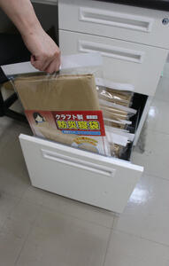 寝袋 クラフト製 防災寝袋 5枚入り 災害グッズ 災害 災害用品 災害対策 防災グッズ 防災 防災用品 非常用 備蓄用 備蓄 非常時 サバイバルシート エマージェンシーシート 防災シート レスキューシート 雑貨 日用品 大阪 大阪府 柏原市