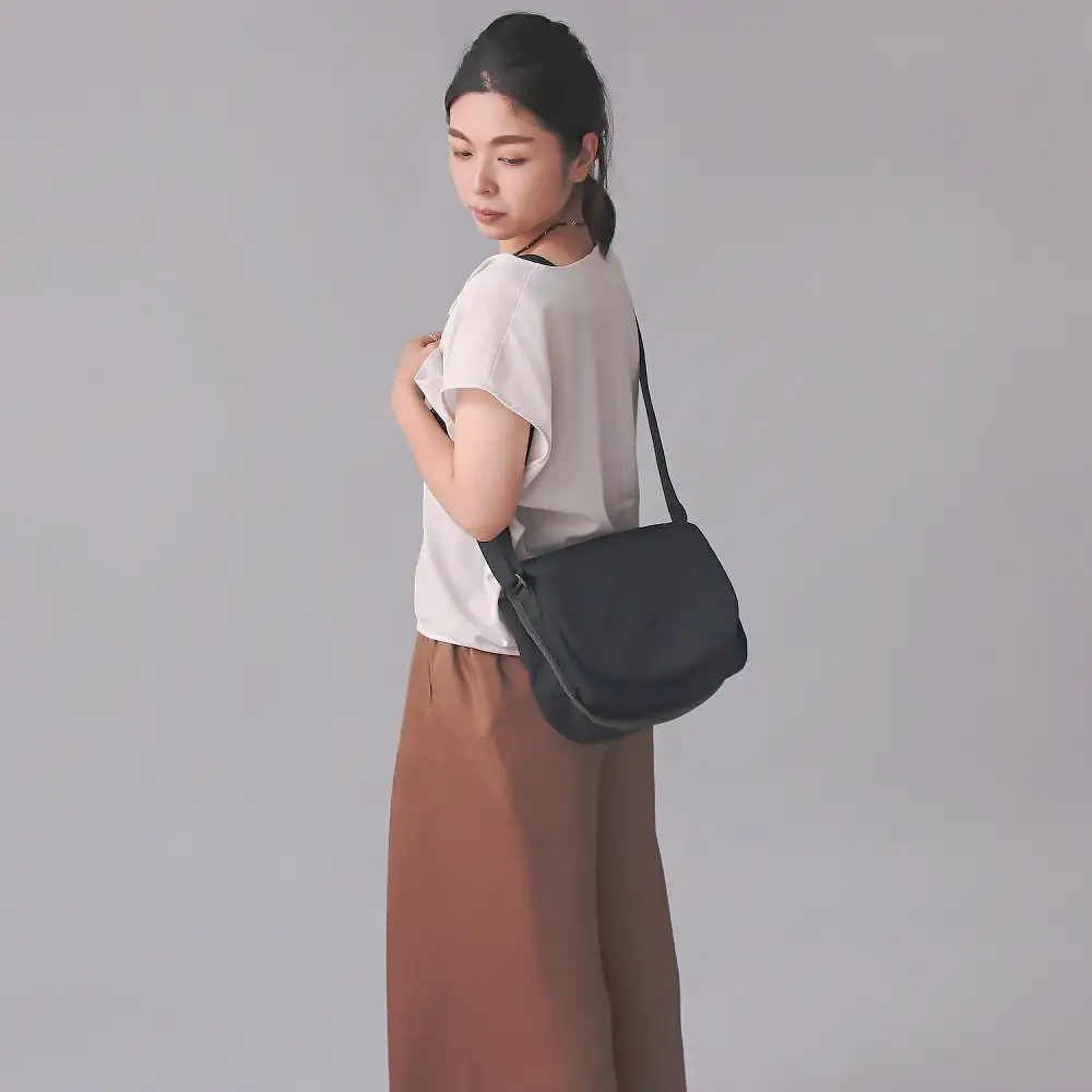 TUTUMU S3900 Flap フラップショルダー ブラック