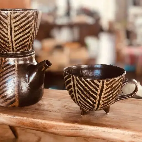 南陶窯　久場政一作　蓋、つる無し急須、茶碗　やちむん 南陶窯＞三つ足カフェオレボウル【灰釉・線紋】 〇 読谷村 うつわ 陶器