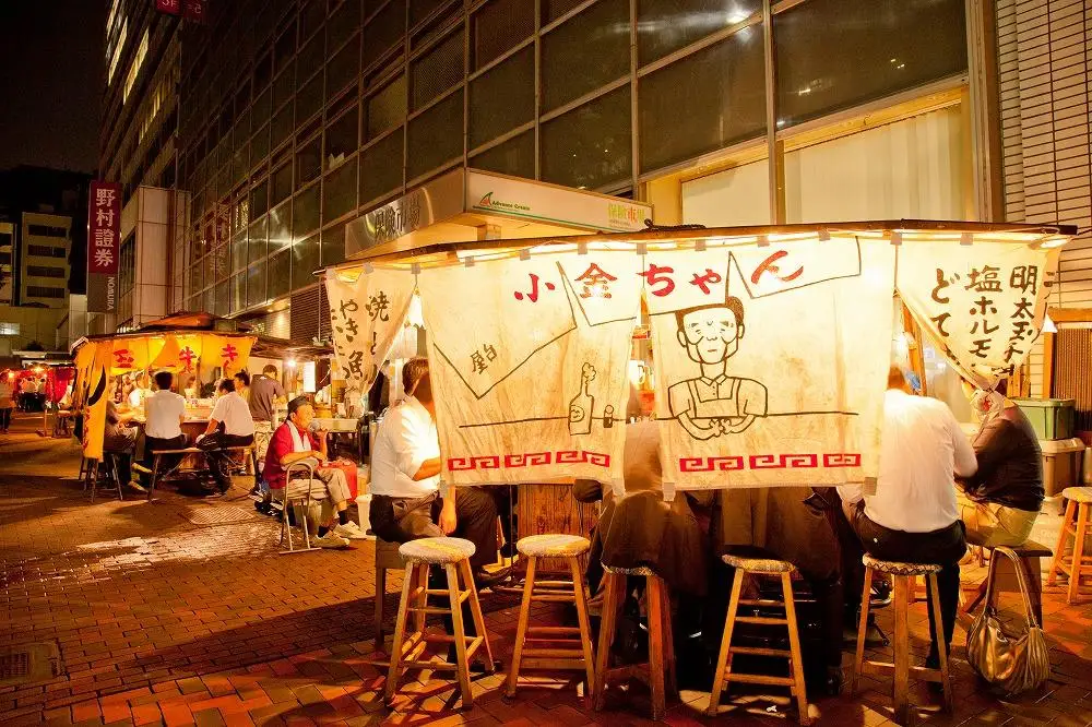 博多屋台 ラーメン「小金ちゃん」 16人前（2人前×8袋）【豚骨ラーメン】| ラーメン 拉麺 博多 屋台 とんこつラーメン 豚骨 とんこつ 16食 半生麺 スープ 豚骨スープ とんこつスープ 福岡 福岡県 大川市