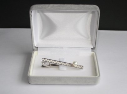 真珠の里 アコヤ真珠付き 7.0-7.5mm シルバータイドメ / 伊勢 志摩 伊勢志摩 志摩市 三重県 英虞湾 真珠 パール アコヤ貝 アクセサリー ネクタイピン タイドメ ギフト プレゼント 冠婚葬祭 慶事 結婚式 入学式 卒業式 父の日 国産 誕生石 記念日