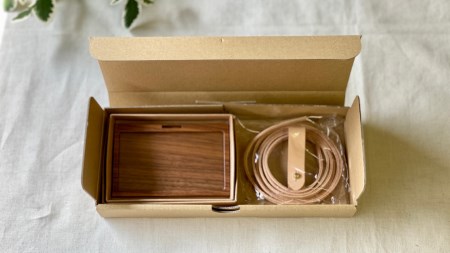ネームカードホルダー　(ウォルナット)　ヌメ革ネックストラップ付き ネームホルダー カードホルダー IDカードケース 燕三条製 おしゃれ サイズ【018S001】