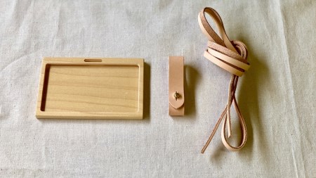 ネームカードホルダー　(メープル)　ヌメ革ネックストラップ付き ネームホルダー カードホルダー IDカードケース 燕三条製 おしゃれ サイズ【018S005】