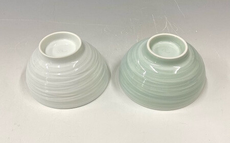 有田焼 白磁・青白磁飯碗セット【中仙窯・中尾純作】作家 中尾純 作家物 お茶碗 夫婦茶碗 ペア ギフト 結婚祝い 器 うつわ A35-699