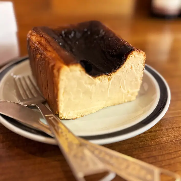 オサルナの幸せを感じてほしい絶品バスクチーズケーキ ケーキ スイーツ