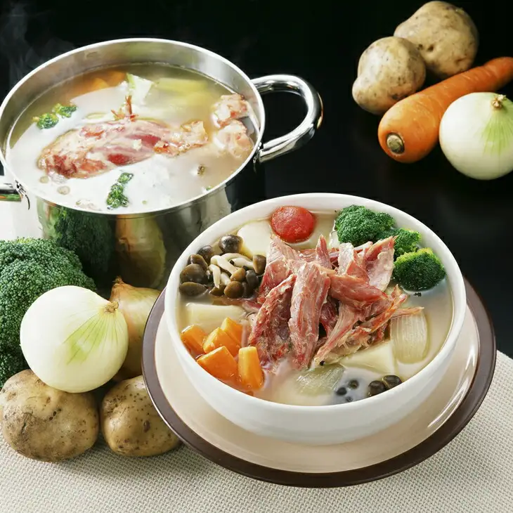 【国産原料肉使用】アイスバイン 650ｇ　豚スネ肉 骨付き肉 国産 ポトフ ディナー パーティー ドイツ家庭料理 ご贈答　 【354】