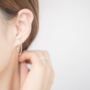 [MADE IN KOFU]K18YG ハーフエタニティダイヤフープピアス Lサイズ 0.5ct TI-015
