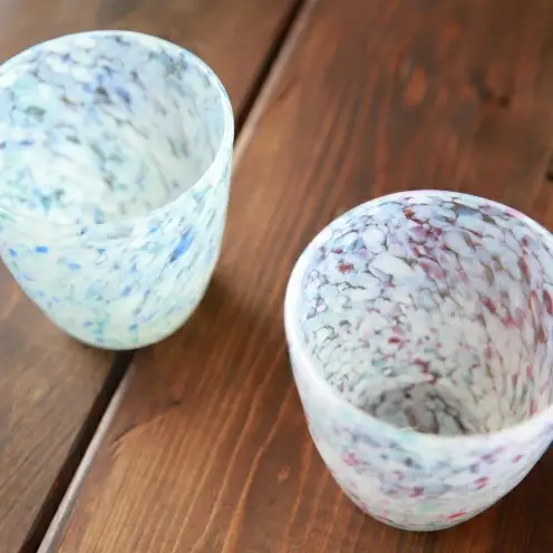 【琉球ガラス工房 硝子家すずめ】＜雲－kumu－＞青・ピンクのセット 〇 伝統工芸品 琉球ガラス 涼しげ おしゃれ プレゼント 贈り物 ペア 2色 泡 初夏 爽やか ハイビスカス 沖縄 読谷村