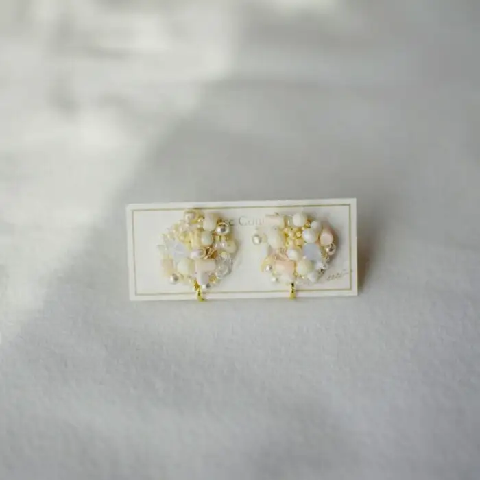 【宝石珊瑚】 (選べる) 赤、白、ピンク珊瑚の刺繍ピアス イヤリング 【株式会社ケンセン35】 [ATAR050-02]