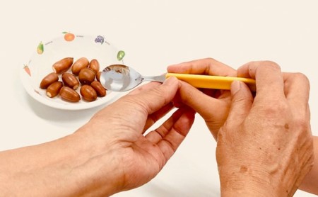 すぷうんおばちゃんの木製三角スプーン＆koigoromo手ぬぐい 右利き用【ネコ】 |    