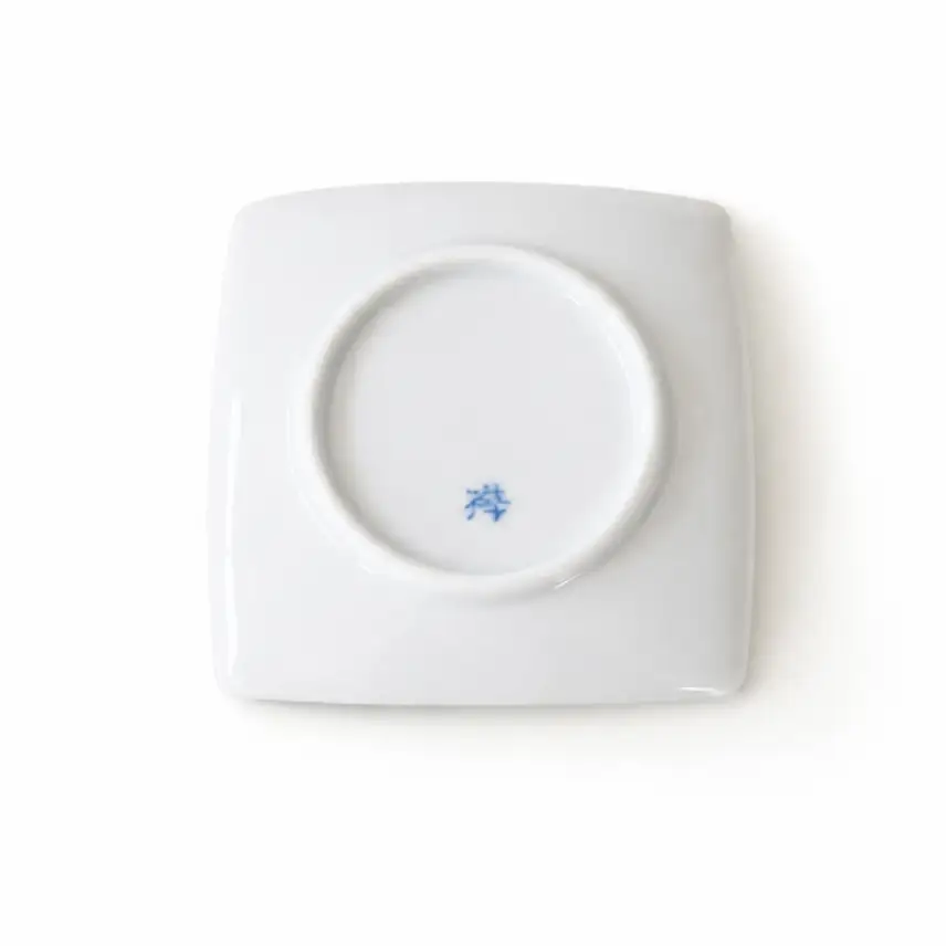 有田焼 色絵銀彩六様富士図 9cm角小皿揃【伊万里陶芸】食器 器 うつわ 陶磁器 皿 小皿 取皿 6枚 セット 富士山 縁起物 お祝い ギフト 贈答 木箱入り cf001