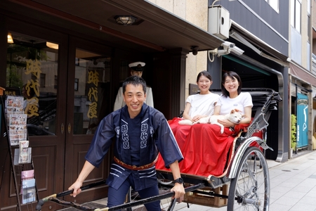 浅草人力車の一番の老舗！浅草観光人力車乗車チケット【２名様６０分コース】_0046-002-T03