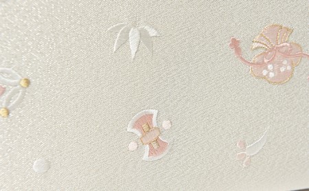 和装バッグ　シルバーのつづれ地に宝尽くしピンクの刺繍　お着物に　きもの　利休バッグ 小物 お茶会 正絹 成人式 パーティ セレモニー 入学 入園 卒業 卒園 結婚式 篠原縫製