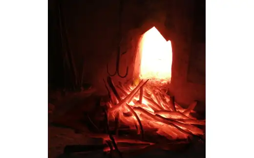 紀州備長炭 馬目中半丸 15kg / 備長炭 アウトドア バーベキュー BBQ キャンプ 燃料 由良町 和歌山【ybin002】