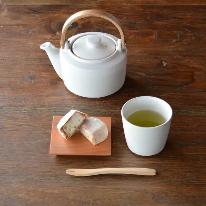 【美濃焼】祥-syo- 土瓶急須ギフト 茶敷き付き 絹【株式会社ロロ】ティーポット 湯呑み シンプル かわいい おしゃれ 贈り物  紅茶ポット 緑茶 ハーブティー おうちカフェ ナチュラル  [MBZ032]