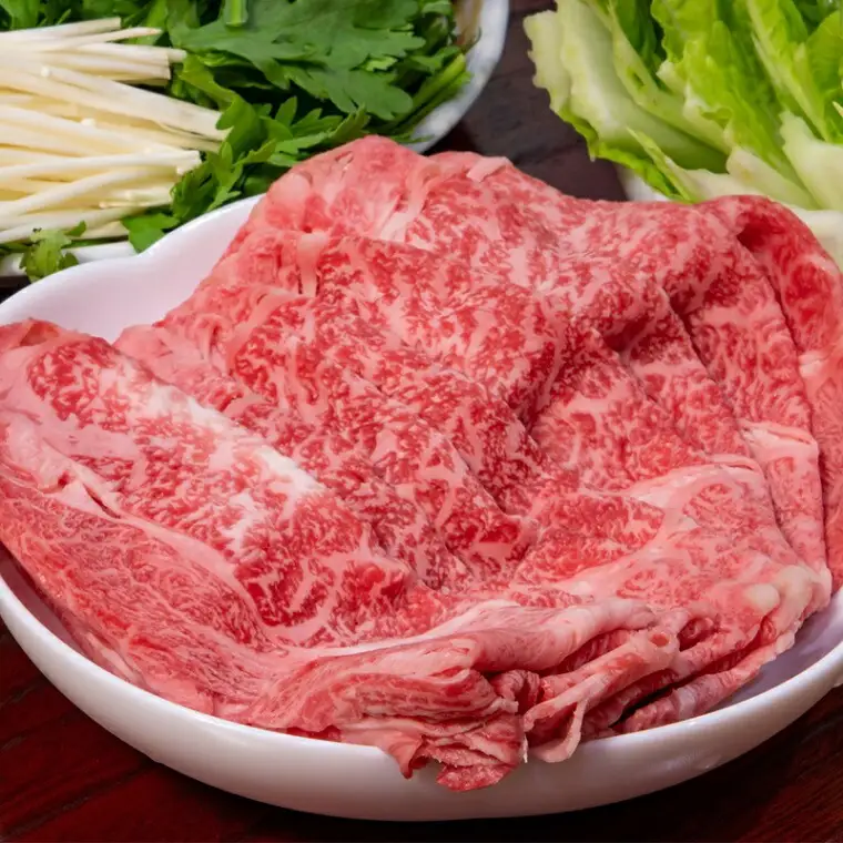 【和牛セレブ】 松阪牛 すき焼き ・ しゃぶしゃぶ （モモ） 750g 肉 牛 牛肉 和牛 ブランド牛 高級 国産 霜降り 冷凍 ふるさと 人気 モモ肉