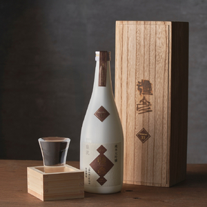 日本酒 泉流 彌彦 PREMIUM33 純米大吟醸酒 720ml 1本 弥彦村産山田錦100%使用 | 新潟 日本酒