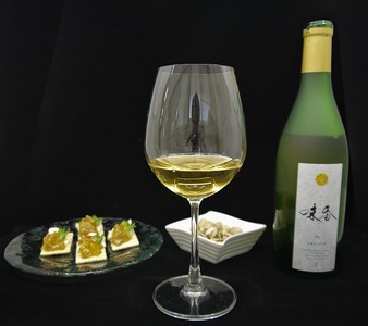 DG025_皮ごと食べられる味香みかん使用の味香ワイン（赤仕立て辛口・白仕立て辛口）７２０ｍｌ×各１本（計２本）
