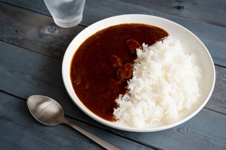 【近江牛 カレー 2箱】肉 牛肉 ブランド牛 三大和牛 和牛 黒毛和牛 保存食 レトルト おかず お惣菜 滋賀県 竜王