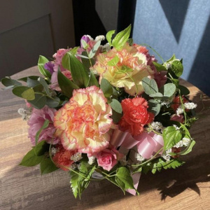 季節のフラワーアレンジメント Sサイズ 6回 定期便 6ヶ月 花 生花 フラワー ギフト プレゼント 贈り物 お祝い 記念日 誕生日 母の日 敬老の日 インテリア 雑貨 飾り おしゃれ 華やか かわいい 季節の花 アレンジメント ブーケ 癒し 岩手県 盛岡市 東北 岩手 盛岡 有限会社田村フローリスト