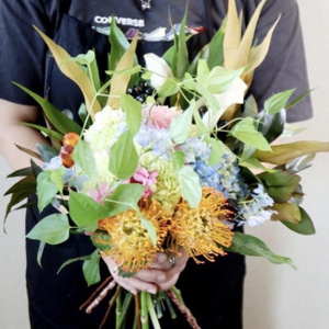 季節の花束 Sサイズ 12回 定期便 12ヶ月 ブーケ 花 生花 フラワー ギフト プレゼント 贈り物 お祝い 記念日 誕生日 母の日 敬老の日 インテリア 雑貨 飾り おしゃれ 華やか かわいい 季節の花 アレンジメント 癒し 空間 玄関 岩手県 盛岡市 東北 岩手 盛岡 有限会社田村フローリスト
