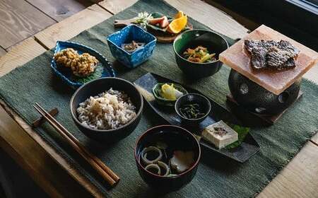 1泊2食2サウナ　どんぐりの間 平日（祝前日を除く日～木曜）大人2名様 | つづやビレッジ 1泊2食 宿泊 サウナ