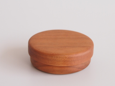 【シャーレ　チェリー】持ち歩きにも便利な茶筒のような形状　国産　建彦木工　直径67mm×22mm【栃木県足利市】 F7Z-704