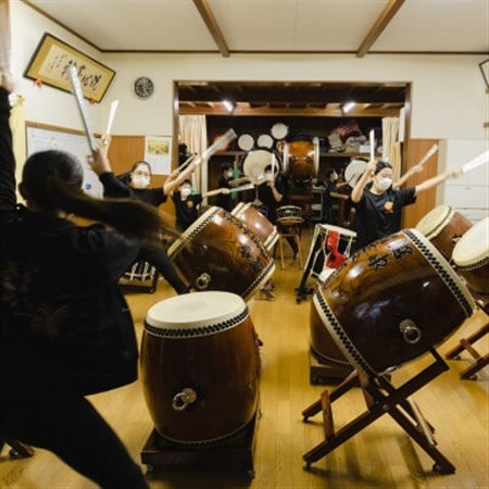 [楽土庵宿泊+越中いさみ太鼓見学付き]絹の部屋、夕朝食付「郷味(きょうみ)和食」ペア宿泊券_旅行券・チケット 宿泊券 _