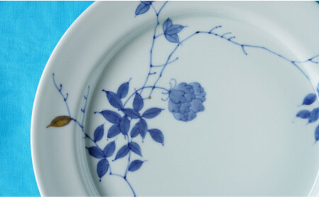 有田焼 古染金彩バラ絵 八寸段付丸皿 【神田陶器店】食器 バラ 染付 青 器 和食 ギフト 1枚 bp010