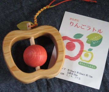 木のおもちゃ りんごラトル