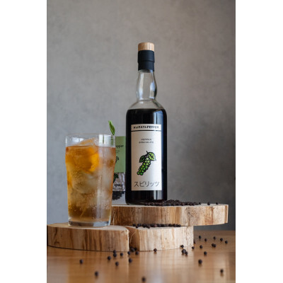 〈天盃〉ペッパースペシャリテ　700ml×1本（スピリッツ 25度）【天盃 麦焼酎 胡椒 こしょう 黒こしょう 黒コショウ 蒸留酒 アルコール 焼酎 お酒 酒 麦 送料無料 九州 福岡県 筑前町 AA013】