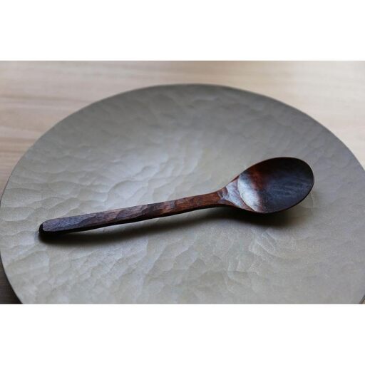 漆を使った手彫りの丸スプーン 1本【受注生産】【WOOD IKOR】 スプーン 漆 木製 カトラリー 日用品 雑貨 食器 北海道 [AXBI001]