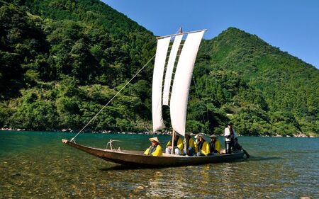 世界遺産 川の参詣道 熊野川 「三反帆」 川舟乗船 ツアー ペアチケット / 体験 体験型 体験チケット 観光 自然 川舟 乗船 歴史 チケット 予約 世界遺産 熊野古道 三重県 紀宝町【ktj001A】