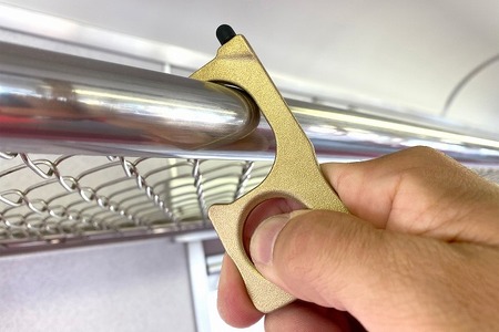 鍛造アシストフック エコブラス（R）製  / アシストフック フック 感染対策 つり革 触らない タッチパネル 対応 携帯用 ドアオープナー 接触感染 接触予防 接触対策 非接触 衛生 衛生用品/ 亀山市 / 有限会社ギルドデザイン [AMAA007]